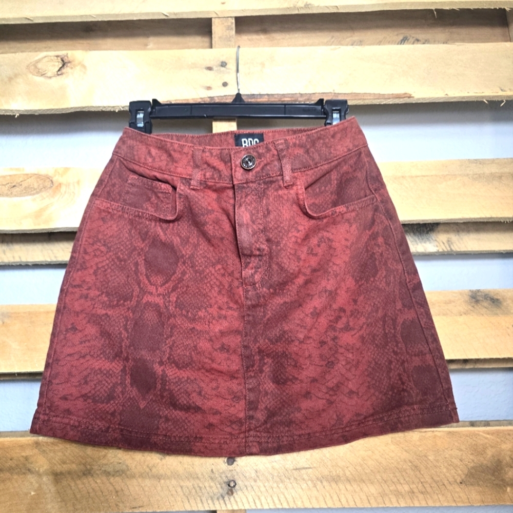 BDG Urban Outfitters mini skirt Size S copper/burnt orange snake print